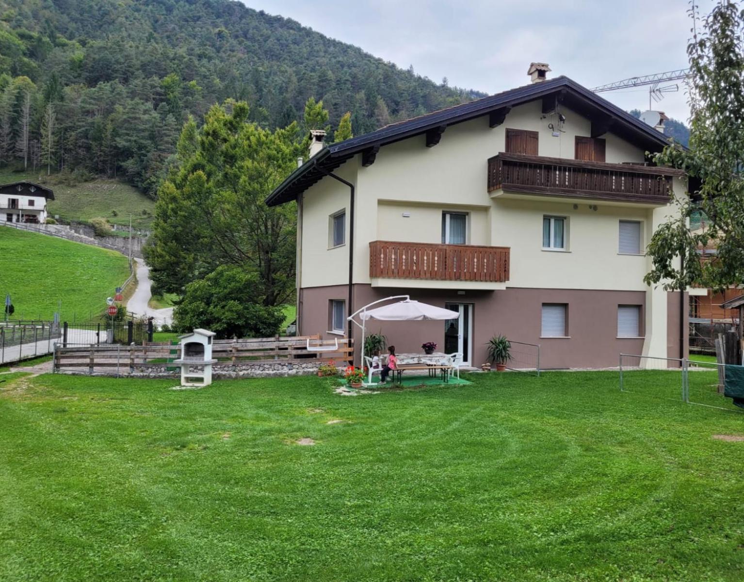 Casa Vescovi Lägenhet Tiarno di Sopra Exteriör bild